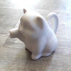 White porcelain kitty cat creamer